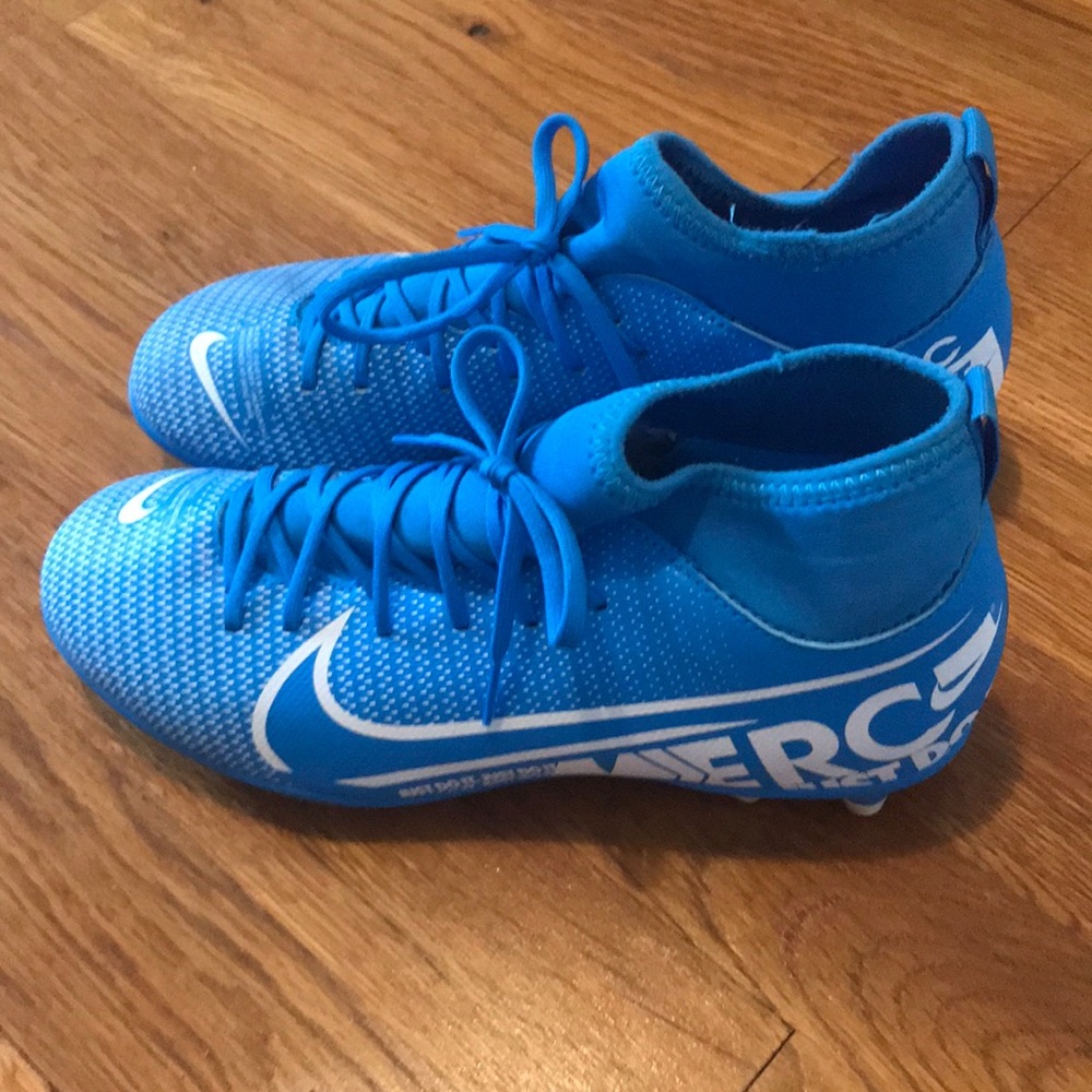 Soccer cleats